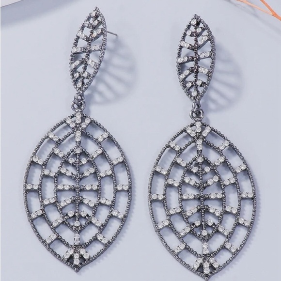 Leaf Rhinestone Drop Earrings - Picture 4 of 11